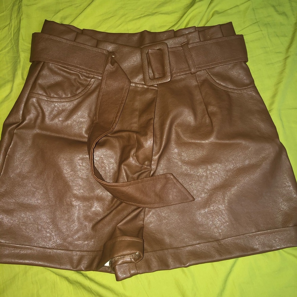 Leather shorts with belt